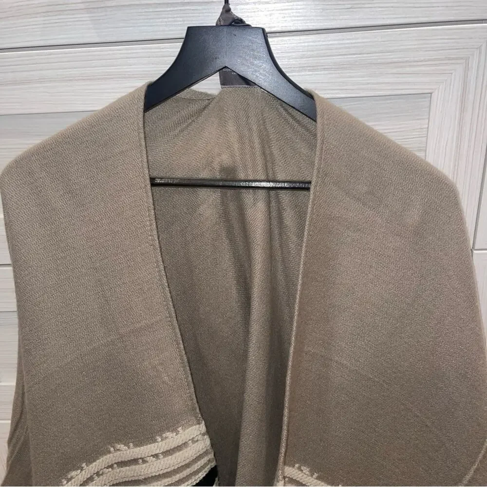 Vince Camuto Geometric Weave Taupe Cape/Poncho One Size